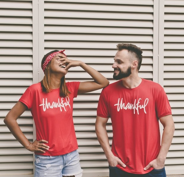 tunjukkan sisi polosmu dan jangan bertingkah seperti dibuat buat agar kamu terlihat jujur apa adanya/Foto: unsplash.com/Lucas Lenzi