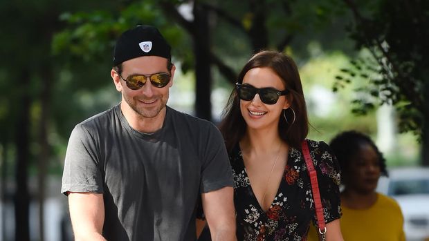 NEW YORK, NY - OCTOBER 04:  Actor Bradley Cooper and Irina Shayk are seen walking in soho on October 4, 2018 in New York City.  (Photo by Raymond Hall/GC Images)