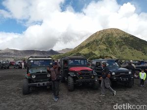 Harga BBM Baru Bikin Tarif Sewa Jeep Wisata Bromo Naik