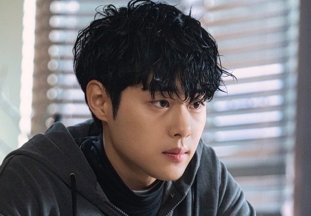Jo Byeong Gyu dalam drama 'The Uncanny Counter'/twitter.com/OCN_ORIGINAL Berperan sebagai adik kembar Kim Dong Hee dalam Sky Castle, popularitas Jo Byeong Gyu melambung dan mengantarkannya mendapat peran utama dalam The Uncanny Counter