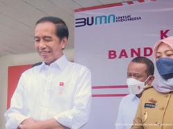 Jokowi Nonstop Bagi-bagi BLT BBM, Kali Ini di Lampung