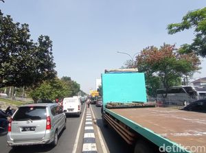 Merasakan Sensasi Lampu Merah Terlama di Bandung Merasakan Sensasi Lampu Merah Terlama di Bandung