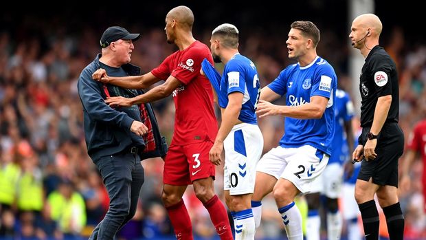 LIVERPOOL, ENGLAND - SEPTEMBER 03: A fan confronts the referee after a goal by Conor Coady of Everton (not pictured) was ruled out by VAR for offside during the Premier League match between Everton FC and Liverpool FC at Goodison Park on September 03, 2022 in Liverpool, England. (Photo by Michael Regan/Getty Images)