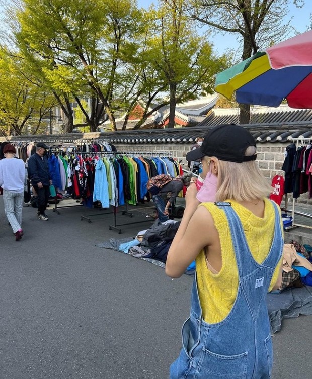Lisa Blackpink ke Dongmyo Flea Market