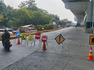 Ada Proyek Pengecoran Beton, Lalin Jl Raya Bekasi Arah Cakung Macet!