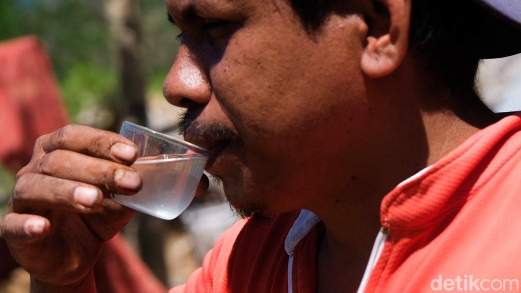 Melihat Pembuatan Sopi di Wini, Minuman Tradisional dari NTT Melihat Pembuatan Sopi di Wini, Minuman Tradisional dari NTT