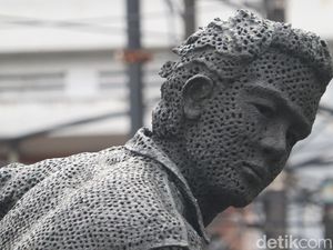 8 Fakta Menarik Patung Persib Karya Nyoman Nuarta 8 Fakta Menarik Patung Persib Karya Nyoman Nuarta