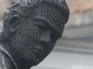 Wujud Patung Persib dari Dekat Wujud Patung Persib dari Dekat