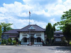 Mengunjungi Museum Sekolah di Semarang, Ada Alat Tulis Kuno dari Batu