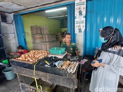 Harga Telur di Pasar Tradisional Bandung Berangsur Turun