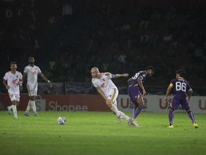 Bernardo Utak-atik Komposisi Pemain Jelang PSM Lawan Persis Solo Bernardo Utak-atik Komposisi Pemain Jelang PSM Lawan Persis Solo
