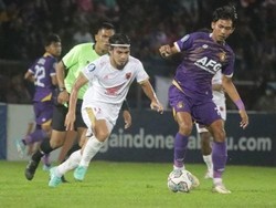 Sepak Terjang Wasit Zetman yang Keluarkan 10 Kartu di Duel PSM Vs Persik