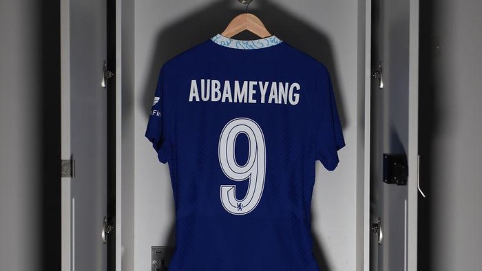 COBHAM, ENGLAND - SEPTEMBER 01: Pierre-Emerick Aubameyangs shirt is seen as he signs for Chelsea at Chelsea Training Ground on September 01, 2022 in Cobham, England. (Photo by Harriet Lander - Chelsea FC/Chelsea FC via Getty Images)