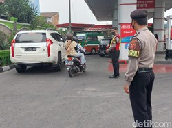 Polisi Dikerahkan Jaga SPBU di Sejumlah Daerah Jabar Usai Kenaikan BBM