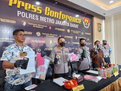 Polres Jakbar Ungkap 14 Kasus Judi Selama 4 Hari Operasi, ATM Pelaku Disita