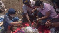 Potret Manene Suku Toraja, Ritual Membersihkan Mumi Leluhur