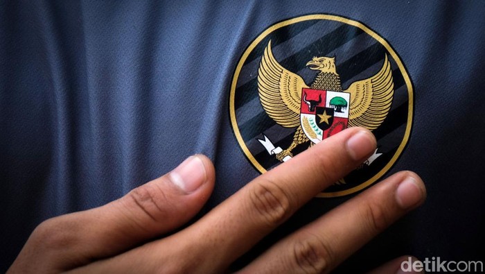 Keterbatasan fisik tak menyurutkan prestasi Timnas Sepakbola Amputasi Indonesia yang lolos ke Piala Dunia 2022. Saatnya Timnas Amputasi bertaji.