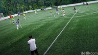 Pemain Timnas Amputasi Indonesia memiliki latar belakang yang beraneka ragam, tak melulu berhubungan dengan sepakbola, seperti ada yang berlatar belakang petani atau montir. Maka dari itu, coach Bayu juga melatih pemahaman taktik kepada seluruh para pemain. 