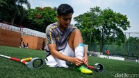 Ada sedikit perbedaan sepakbola standar dengan sepakbola amputasi. Di cabang olahraga ini, luas lapangan hanya 60x40 meter, tidak ada aturan offside, dan jumlah pemain termasuk kiper adalah 7 orang. 