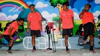 Timnas Sepakbola Amputasi Indonesia dikapteni Aditya. Pemain yang berperan sebagai playmaker ini sudah menekuni sepakbola sejak kecil dan masuk ke Persib Junior. Namun tahun 2017, ia mengalami peristiwa yang tak pernah dibayangkan sebelumnya. Aditya mendapat cedera parah dan harus diamputasi.