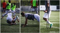 Melihat kondisi itu, Aditya sempat berpikir untuk menyudahi keinginannya menjadi pemain sepak bola profesional. Namun seoalah mendapat mukjizat, Aditnya menemukan semangatnya kembali untuk mewujudkan mimpinya tersebut.