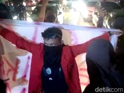 Massa Demo BBM di Unhas Makassar Bubar, 1 Orang Bertahan-Sempat Bersitegang