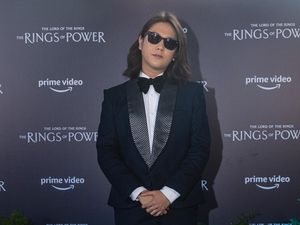 Kenapa Iqbaal Ramadhan Tak Gabung TBA? Kenapa Iqbaal Ramadhan Tak Gabung TBA?
