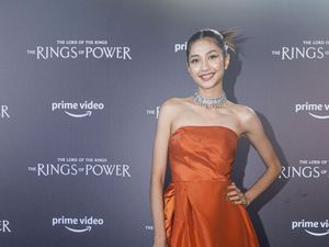 Gaya Mikha Tambayong di Premier Rings of Power, Dipuji Mirip Lisa Blackpink Gaya Mikha Tambayong di Premier Rings of Power, Dipuji Mirip Lisa Blackpink