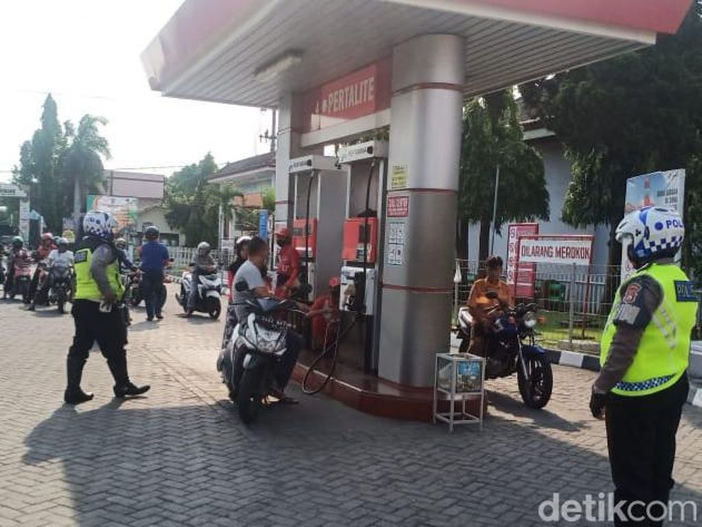 Distribusi BBM di Jombang Dikawal Polisi untuk Pastikan Stok Aman