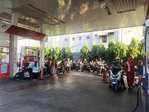 Karyawan-Ojol di Denpasar Keluhkan BBM Naik, Usul Pemerintah Kaji Ulang