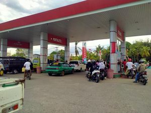 Sopir di Dompu Ngeluh Harga BBM Naik: Pastinya Pengeluaran Jadi Meningkat Sopir di Dompu Ngeluh Harga BBM Naik: Pastinya Pengeluaran Jadi Meningkat