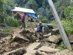 Sudah 4 Hari Warga Desa Labuku Enrekang Terisolir Akibat Tanah Bergerak