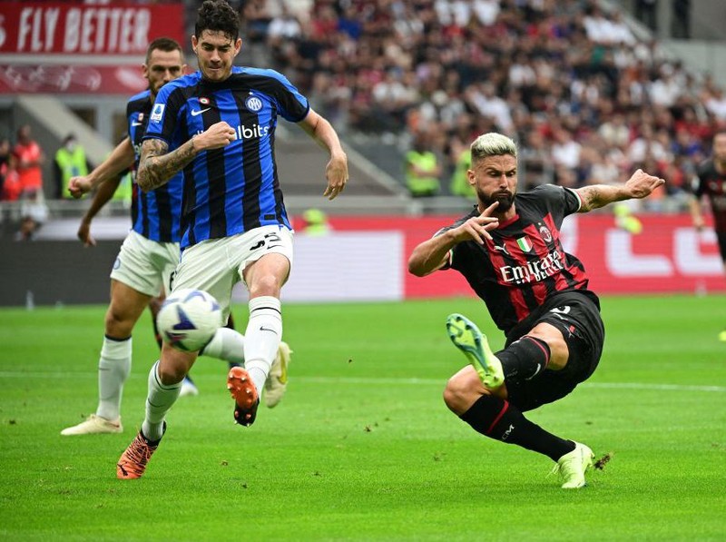 AC Milan's French forward Olivier Giroud kicks the ball during the Italian Serie A football match between AC Milan and Inter Milan at the San Siro stadium in Milan on September 3, 2022. (Photo by Miguel MEDINA / AFP) (Photo by MIGUEL MEDINA/AFP via Getty Images)