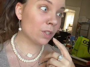 Wanita Ini Bikin Kalung Hingga Cincin dari Sperma Suami, Begini Jadinya Wanita Ini Bikin Kalung Hingga Cincin dari Sperma Suami, Begini Jadinya