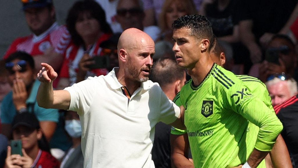 Erik ten Hag dan Cristiano Ronaldo di Manchester United. (Foto: AFP via Getty Images/ADRIAN DENNIS)