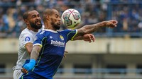 Dalam pertandingan di Stadion Gelora Bandung Lautan Api, Minggu (4/9/2022), Persib unggul 2-0 saat babak pertama. Tim asuhan Luis Milla itu baru bisa mencetak gol pada menit ke-27.