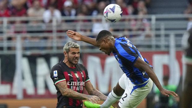 AC Milan's Olivier Giroud attempts to score during a Serie A soccer match between AC Milan and Inter Milan at the San Siro stadium in Milan, Italy, Saturday, Sept. 3, 2022. (AP Photo/Luca Bruno)