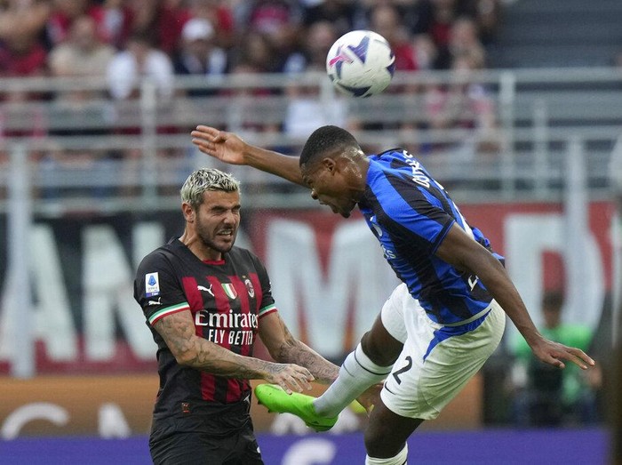 AC Milan's Olivier Giroud attempts to score during a Serie A soccer match between AC Milan and Inter Milan at the San Siro stadium in Milan, Italy, Saturday, Sept. 3, 2022. (AP Photo/Luca Bruno)