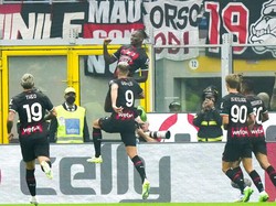 Leao! Penyerang Portugal itu mencetak gol keduanya di menit ke-60 sekaligus membawa Milan menjauhkan keunggulan jadi 3-1.