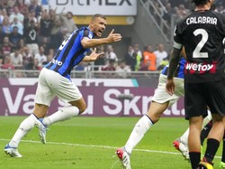Edin Dzeko yang masuk sebagai pemain pengganti menghidupkan asa Inter di menit ke-67. Namun sayangnya itu hanya gol hiburan, hingga pertandingan berakhir skor bertahan 3-2 untuk kemenangan Milan.