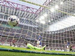 Pada babak kedua, Milan masih mendominasi permainan dan tak memberikan Inter ruang untuk menyerang. Di menit ke-53, Giroud membawa Milan berbalik unggul 2-1.
