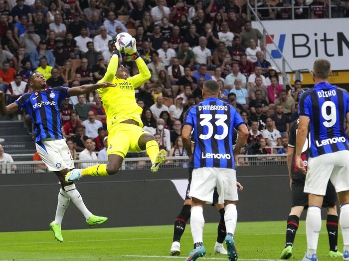 AC Milan's Olivier Giroud attempts to score during a Serie A soccer match between AC Milan and Inter Milan at the San Siro stadium in Milan, Italy, Saturday, Sept. 3, 2022. (AP Photo/Luca Bruno)