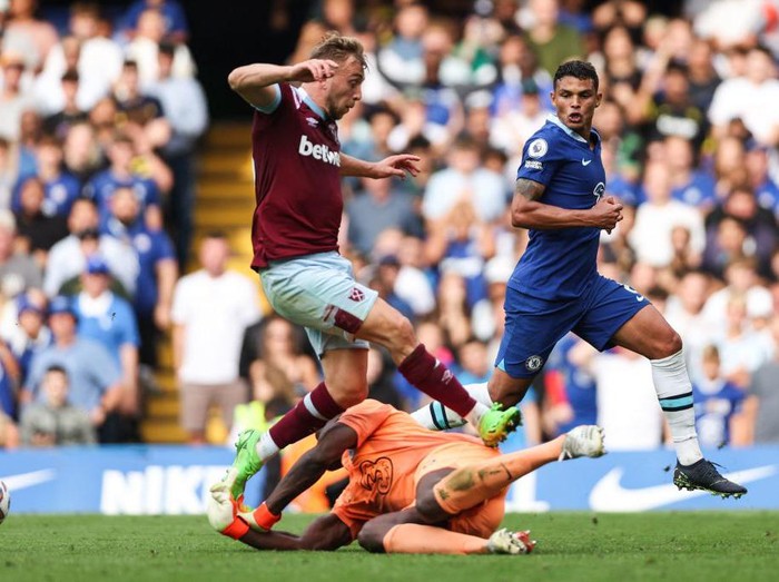 West Ham United's English striker Jarrod Bowen (up C) commits a foul on Chelsea's French-born Senegalese goalkeeper Edouard Mendy (down C) that will disallow West Ham United's Ivorian midfielder Maxwel Cornet's goal during the English Premier League football match between Chelsea and West Ham United at Stamford Bridge in London on September 3, 2022. - RESTRICTED TO EDITORIAL USE. No use with unauthorized audio, video, data, fixture lists, club/league logos or 'live' services. Online in-match use limited to 120 images. An additional 40 images may be used in extra time. No video emulation. Social media in-match use limited to 120 images. An additional 40 images may be used in extra time. No use in betting publications, games or single club/league/player publications. (Photo by Adrian DENNIS / AFP) / RESTRICTED TO EDITORIAL USE. No use with unauthorized audio, video, data, fixture lists, club/league logos or 'live' services. Online in-match use limited to 120 images. An additional 40 images may be used in extra time. No video emulation. Social media in-match use limited to 120 images. An additional 40 images may be used in extra time. No use in betting publications, games or single club/league/player publications. / RESTRICTED TO EDITORIAL USE. No use with unauthorized audio, video, data, fixture lists, club/league logos or 'live' services. Online in-match use limited to 120 images. An additional 40 images may be used in extra time. No video emulation. Social media in-match use limited to 120 images. An additional 40 images may be used in extra time. No use in betting publications, games or single club/league/player publications. (Photo by ADRIAN DENNIS/AFP via Getty Images)