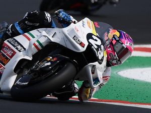 Podium Istimewa di Sirkuit yang Spesial untuk Bastianini Podium Istimewa di Sirkuit yang Spesial untuk Bastianini