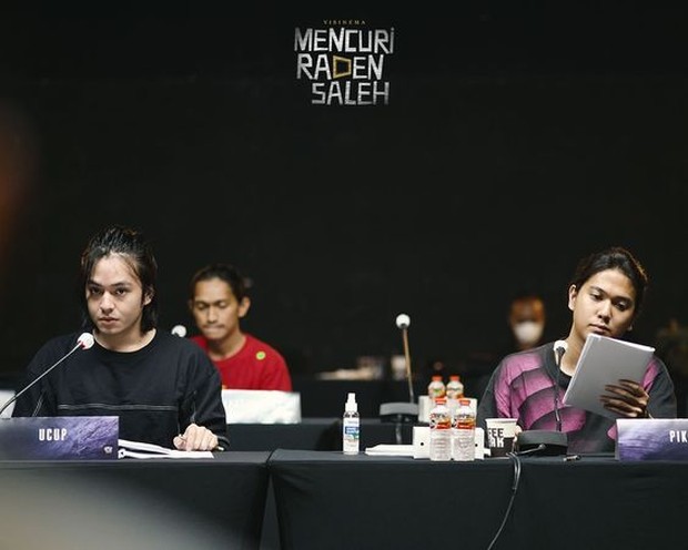 Ilutrasi cast yang pas/ Foto: Pinterest.com/ nae gambaran para cast yang sedang reading sesuai dengan karakternya