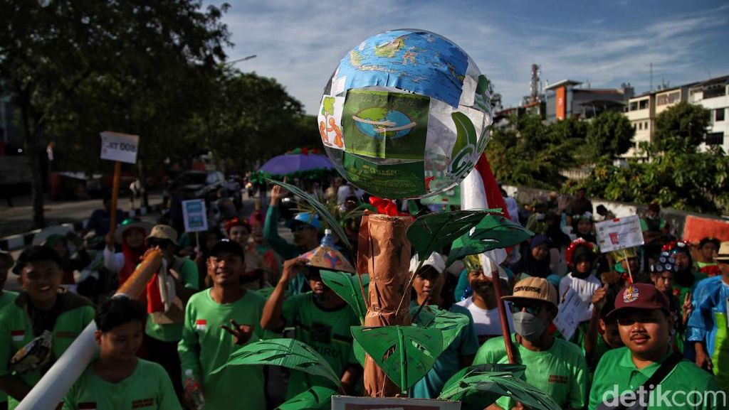 Kampanyekan Cintai Bumi Melalui Karnaval Kampanyekan Cintai Bumi Melalui Karnaval