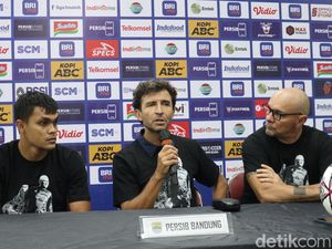 Luis Milla Persembahkan 3 Poin Persib untuk Ajun sang Kitman