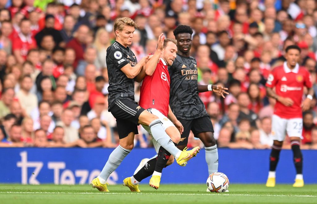 MANCHESTER, ENGLAND - SEPTEMBER 04: Lisandro Martinez of Manchester United is challenged by Gabriel Jesus of Arsenal during the Premier League match between Manchester United and Arsenal FC at Old Trafford on September 04, 2022 in Manchester, England. (Photo by Michael Regan/Getty Images)