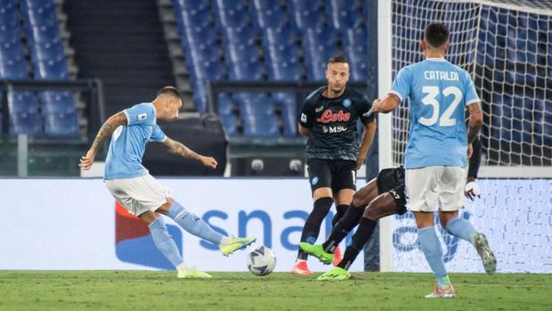 ROME, ITALY - SEPTEMBER 03: Mattia Zaccagni of SS Lazio scores 1-0 goal during the Serie A match between SS Lazio and SSC Napoli at Stadio Olimpico on September 03, 2022 in Rome, Italy. (Photo by Ivan Romano/Getty Images)