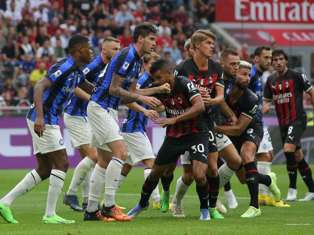 Milan Gebuk Inter: Calhanoglu Tolak Salaman dengan Theo Hernandez